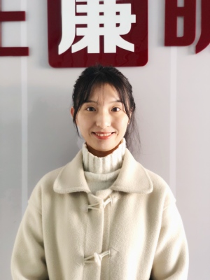 王  婕
